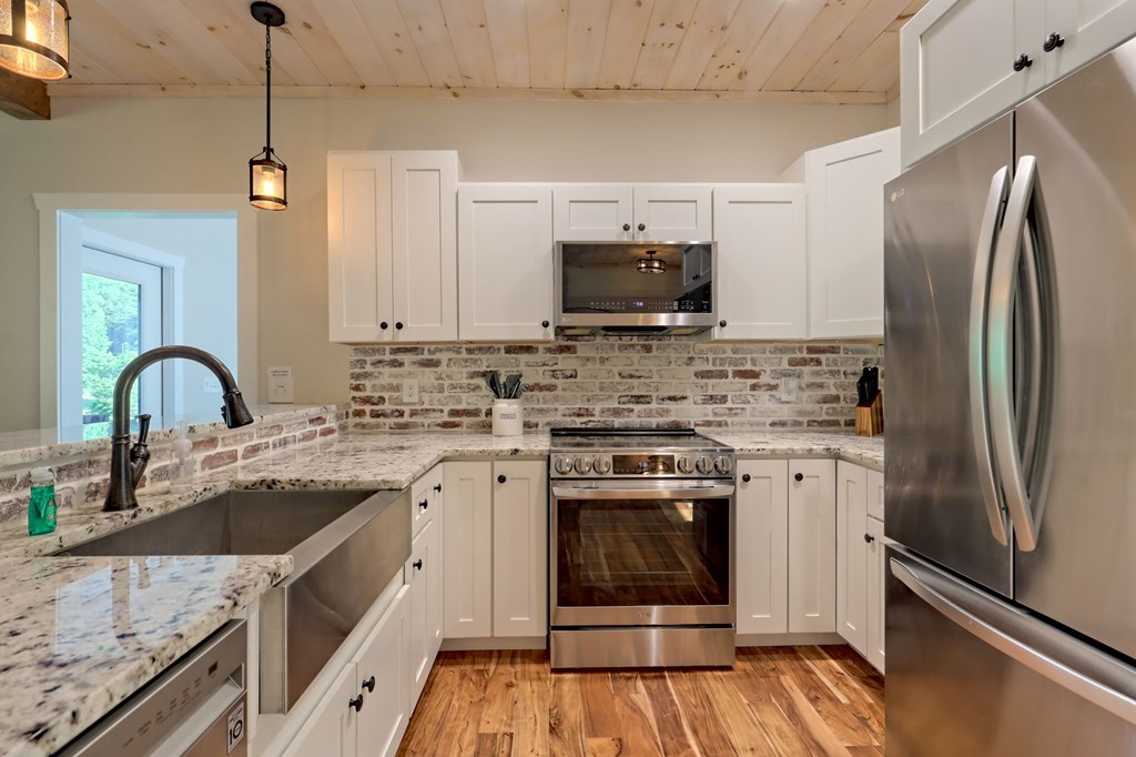 405526 Morganton Residential