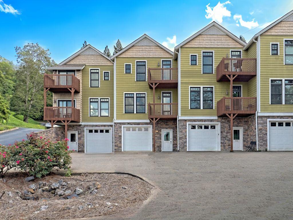 409114  Condominium