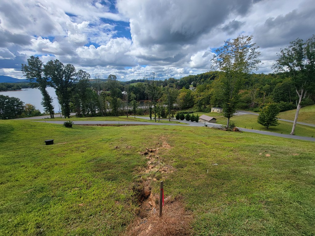 409181 Hayesville
 Land