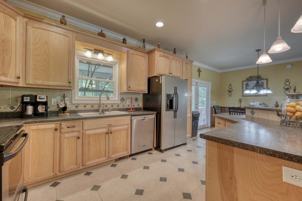 409282 Hayesville Residential