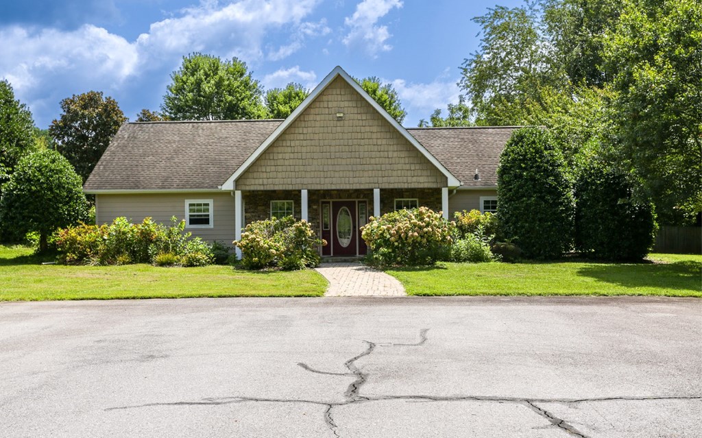 409702 Young Harris Land