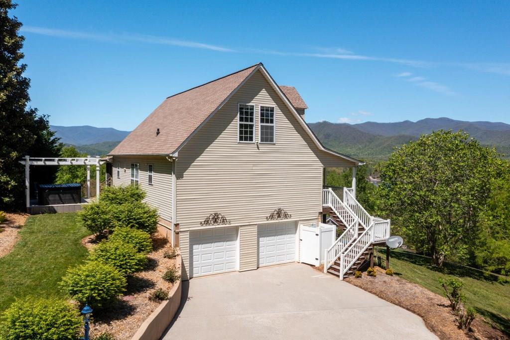 409819 Hayesville 