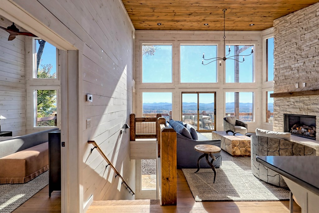 409835 Mineral Bluff Residential