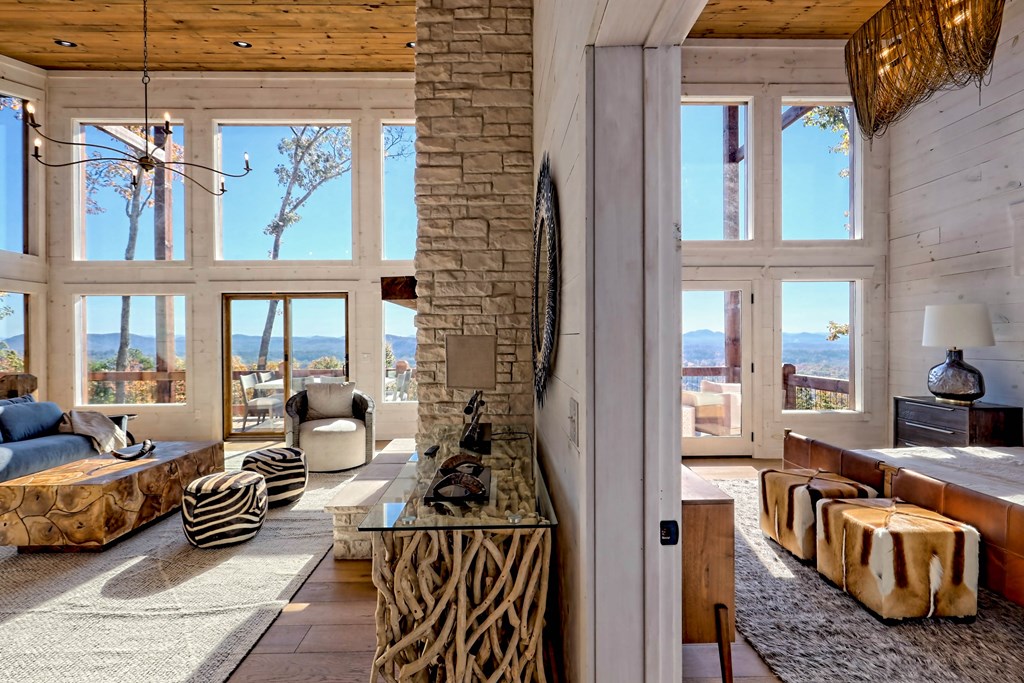 409835 Mineral Bluff Residential