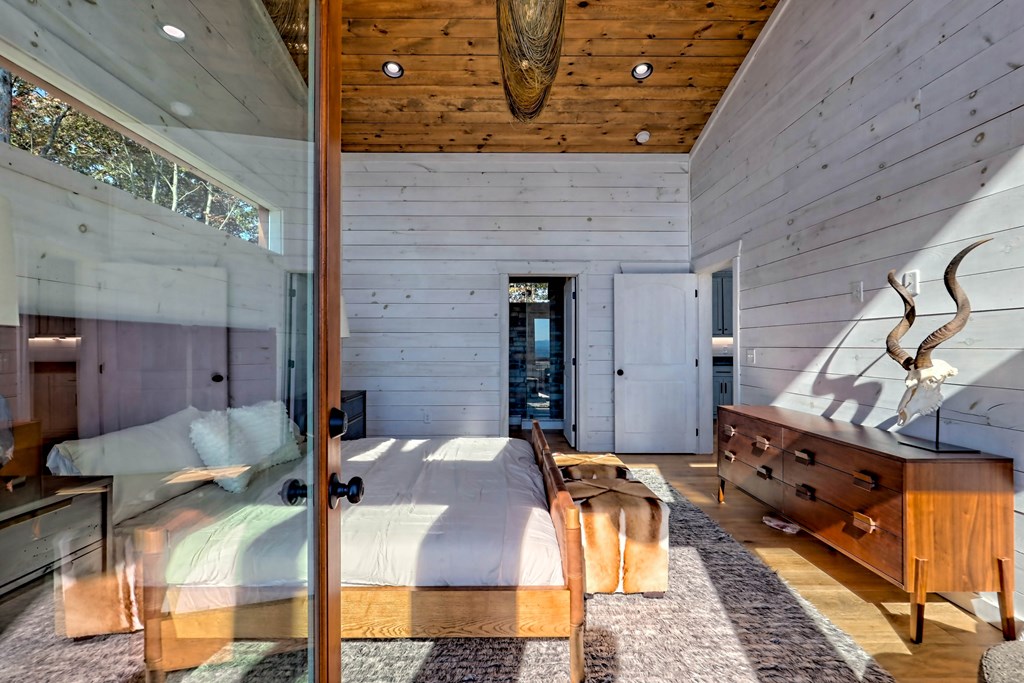 409835 Mineral Bluff Residential