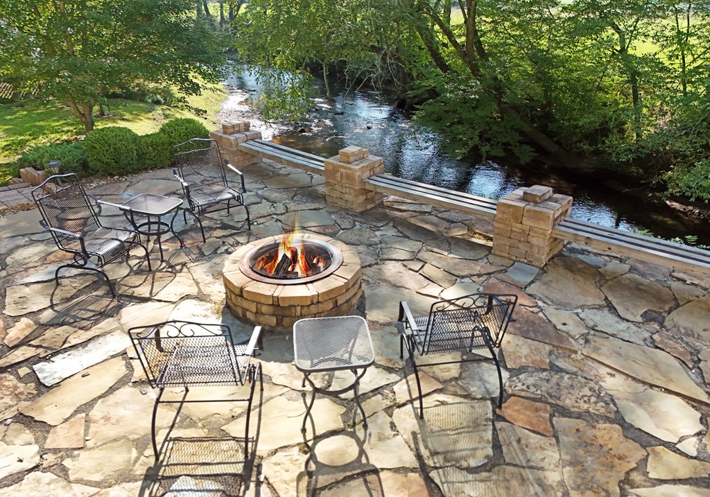 411900 Mineral Bluff Residential