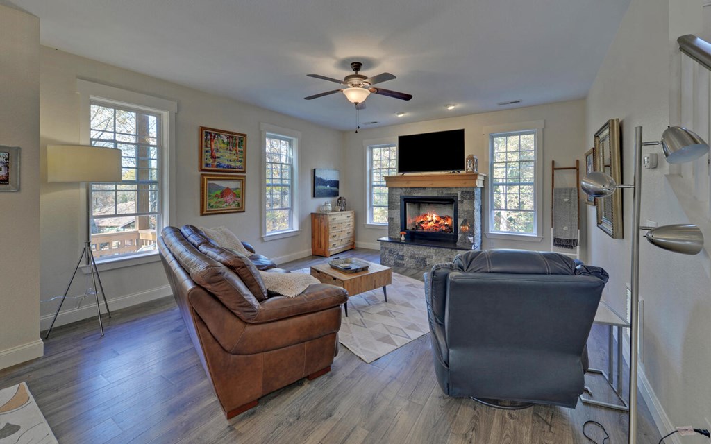 412412 Hayesville Residential