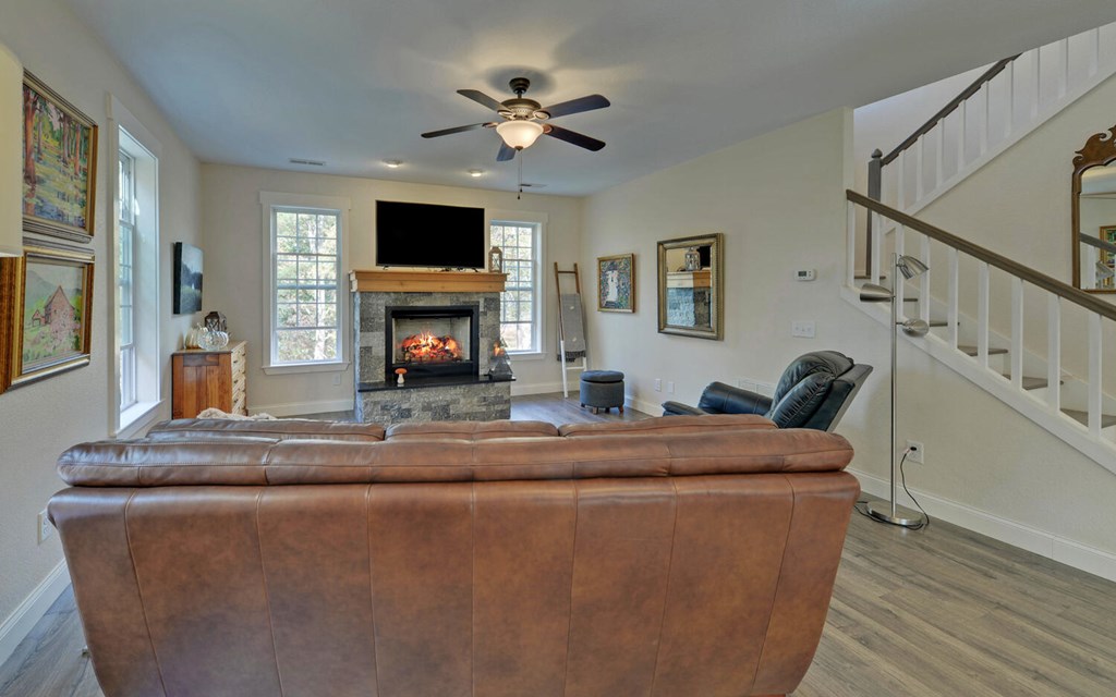 412412 Hayesville Residential