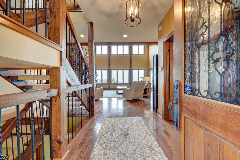 414167 Chatsworth Residential