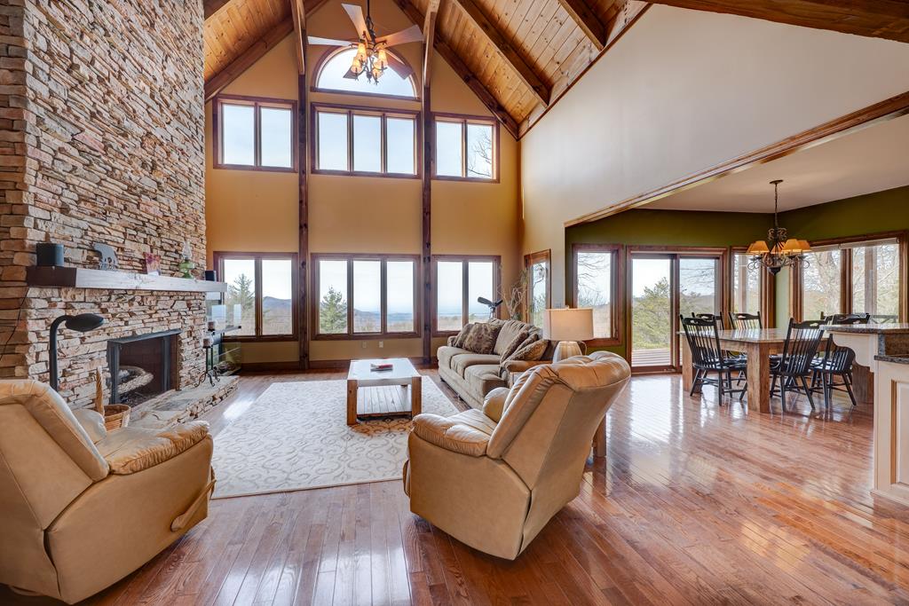 414167 Chatsworth Residential