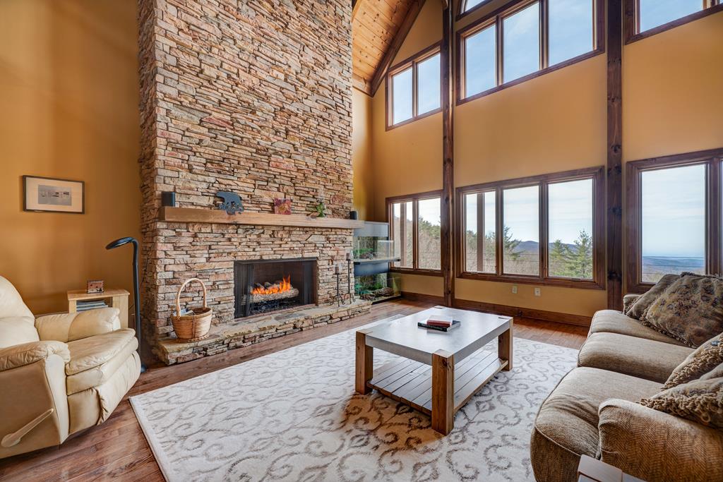 414167 Chatsworth Residential