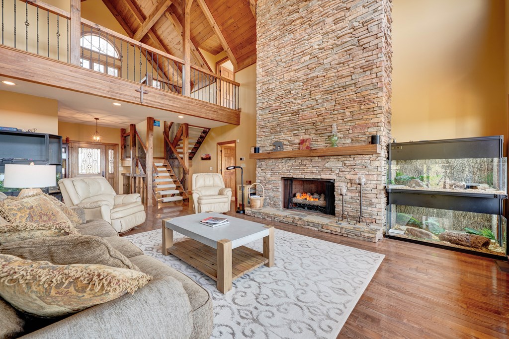 414167 Chatsworth Residential