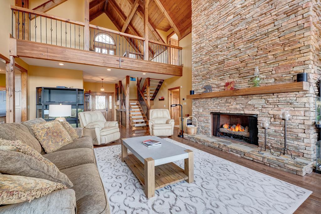 414167 Chatsworth Residential