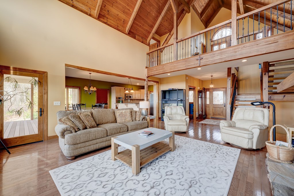 414167 Chatsworth Residential