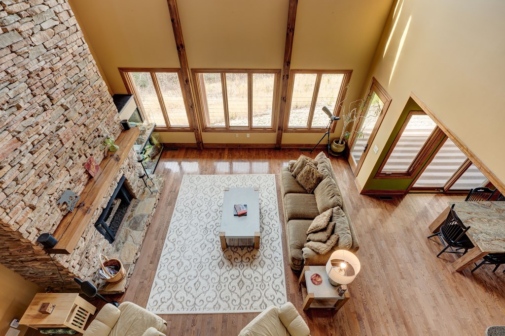 414167 Chatsworth Residential