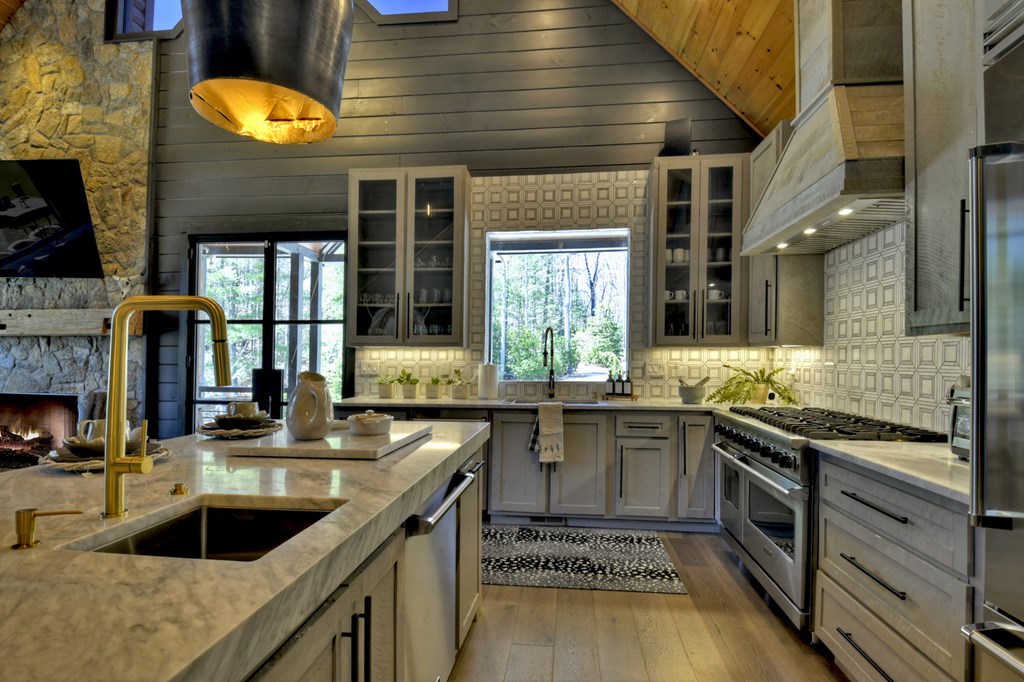 414359 Morganton Residential
