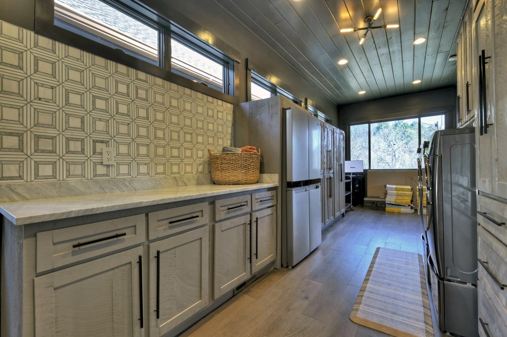 414359 Morganton Residential
