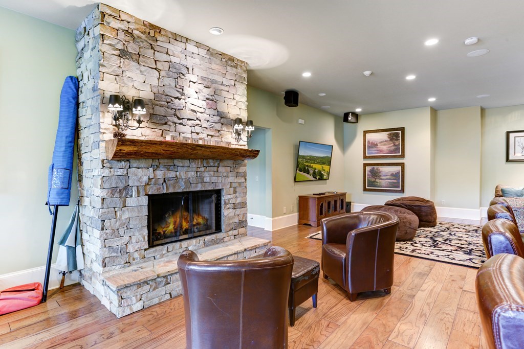 414361 Young Harris Residential