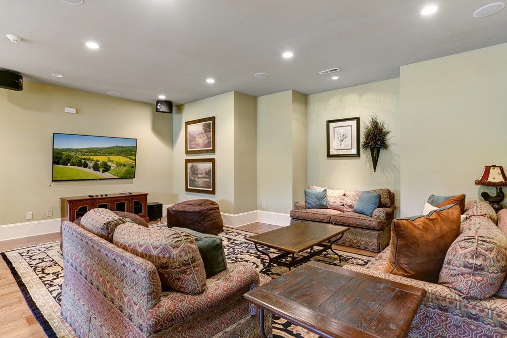 414361 Young Harris Residential