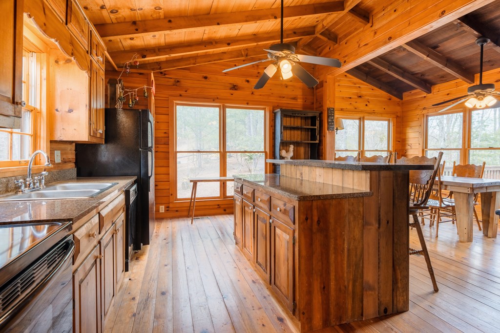 414470 Mineral Bluff Residential