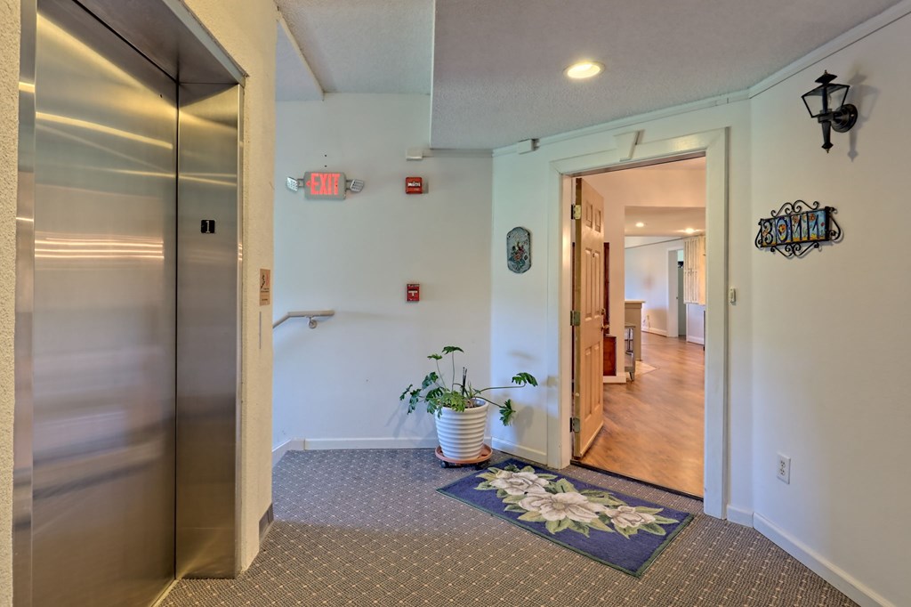 414708 Young Harris Residential