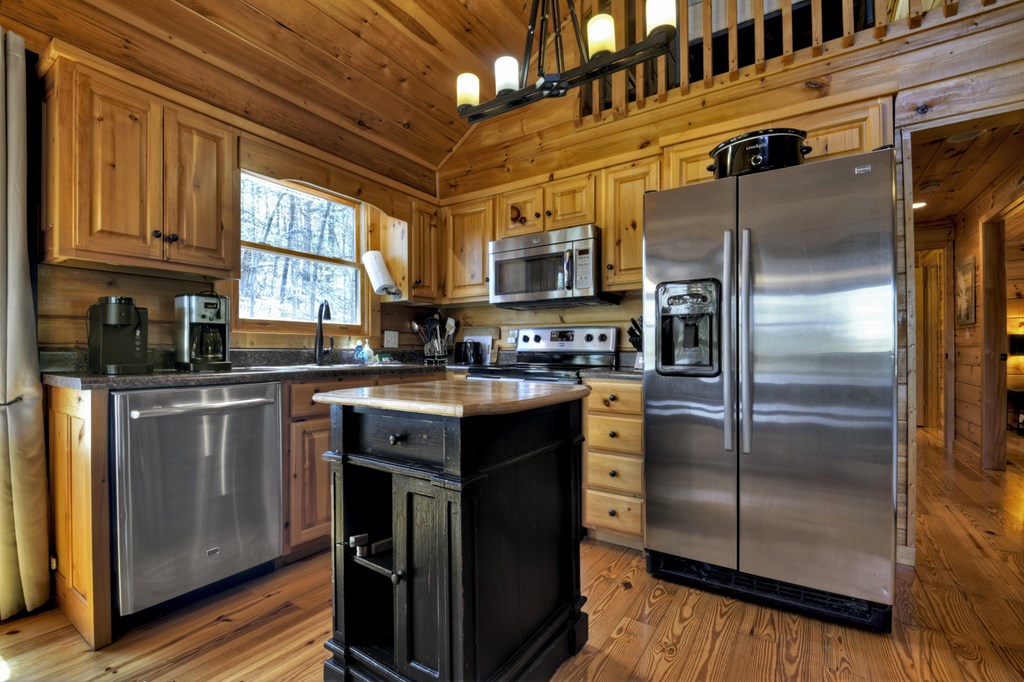 414814 Mineral Bluff Residential