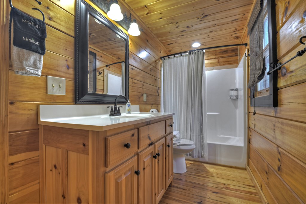 414814 Mineral Bluff Residential