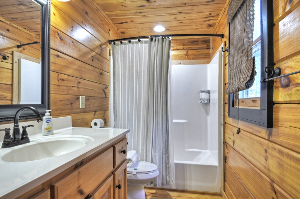 414814 Mineral Bluff Residential