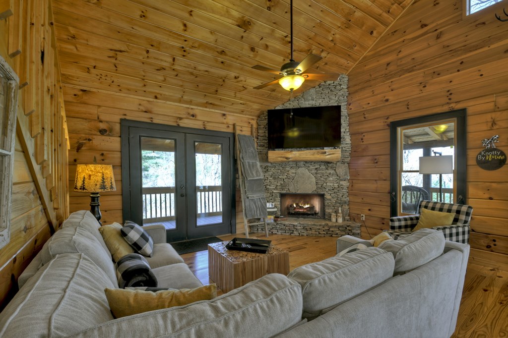 414814 Mineral Bluff Residential