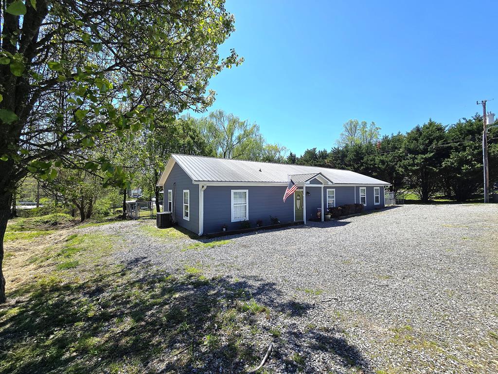 414825 Hayesville 
