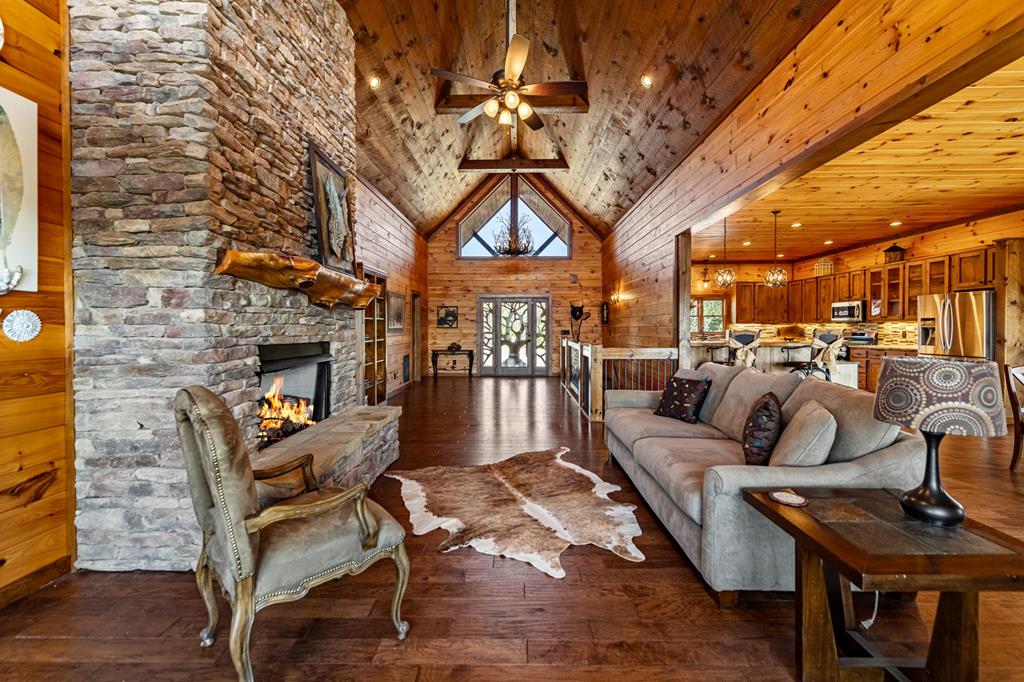 414854 Mineral Bluff Residential