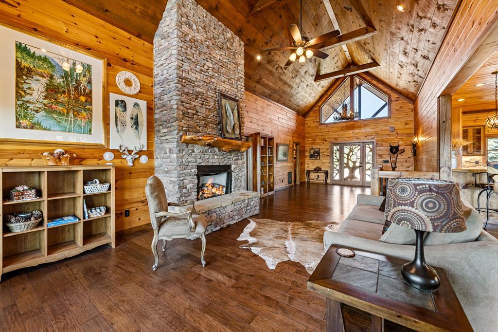 414854 Mineral Bluff Residential