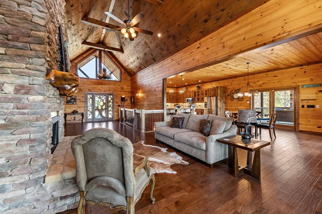 414854 Mineral Bluff Residential