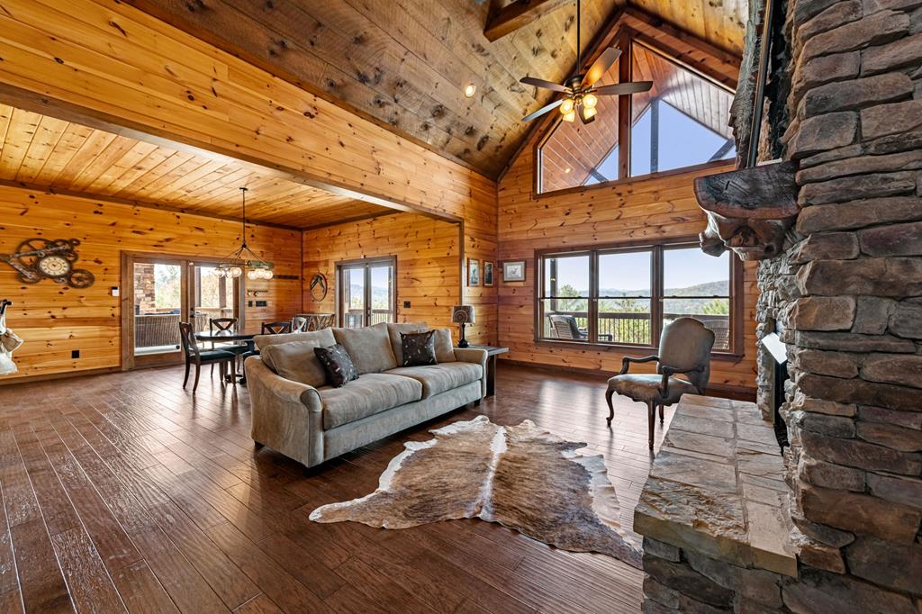 414854 Mineral Bluff Residential