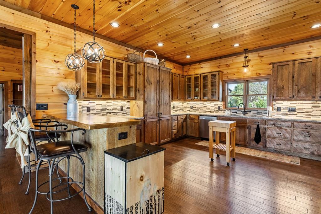 414854 Mineral Bluff Residential