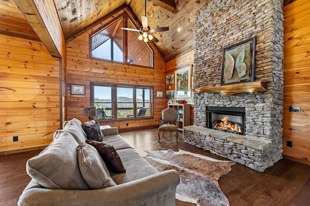 414854 Mineral Bluff Residential