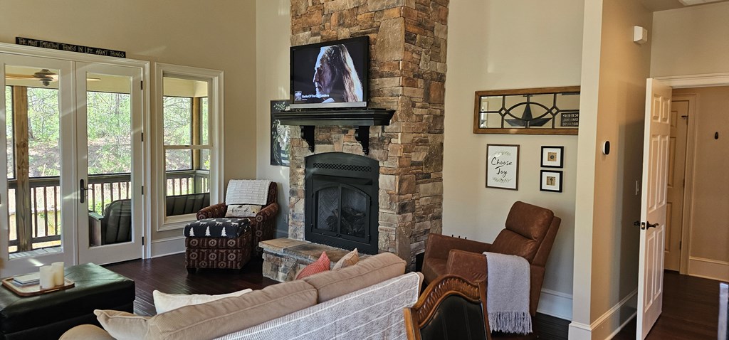 414894 Hayesville Residential