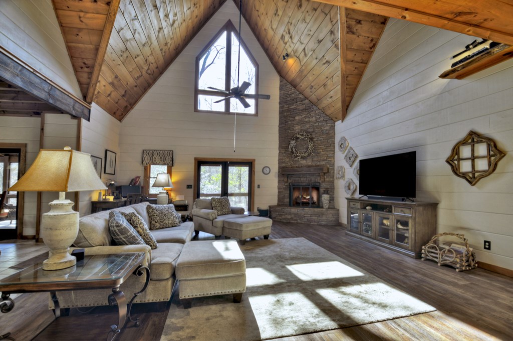 414922 Mineral Bluff Residential
