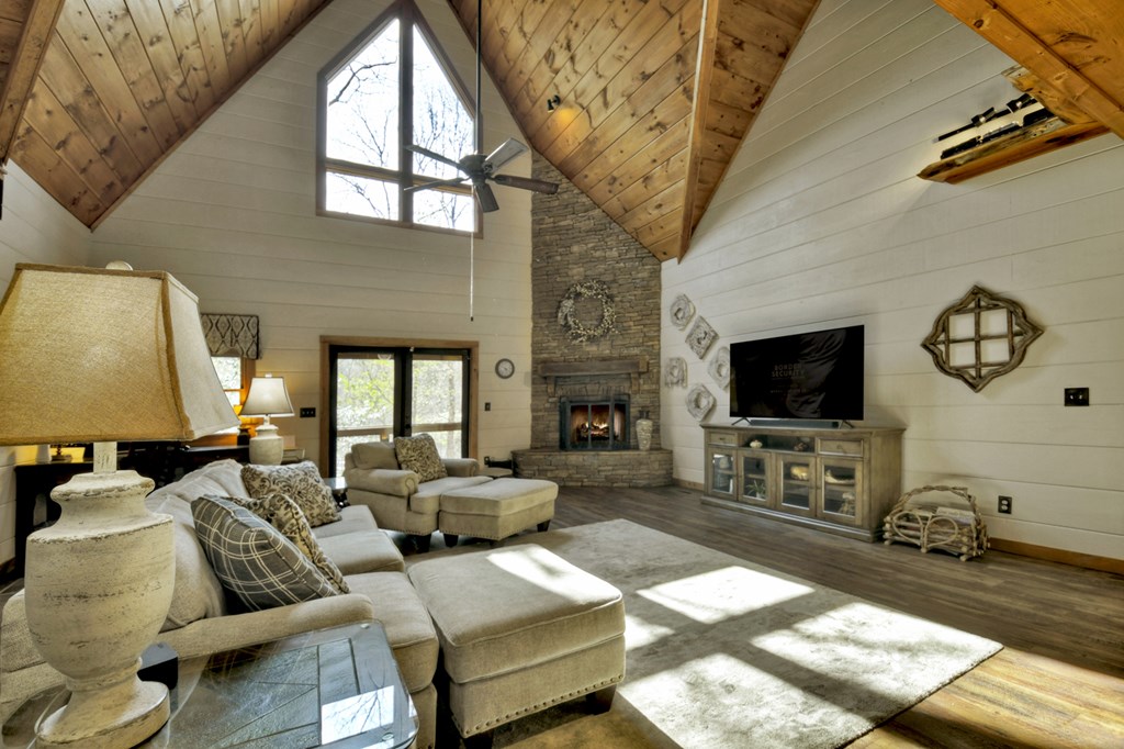414922 Mineral Bluff Residential