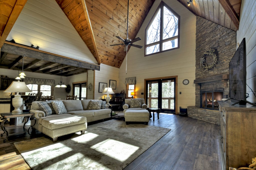 414922 Mineral Bluff Residential