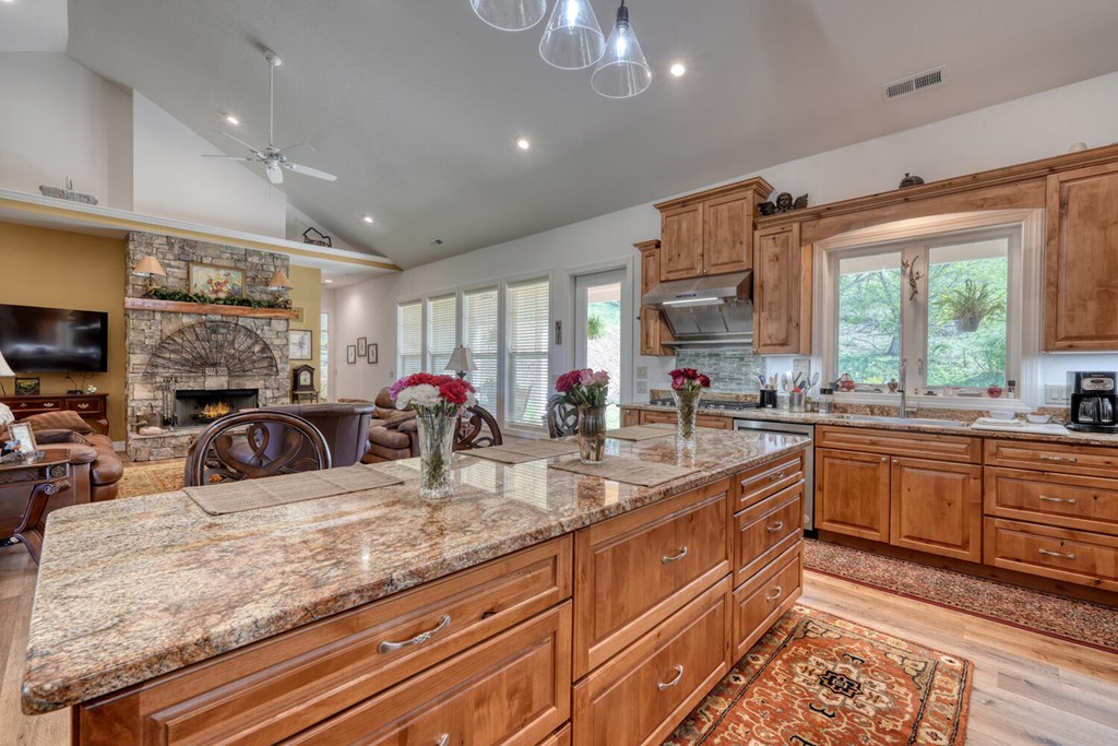 414932 Hayesville Residential