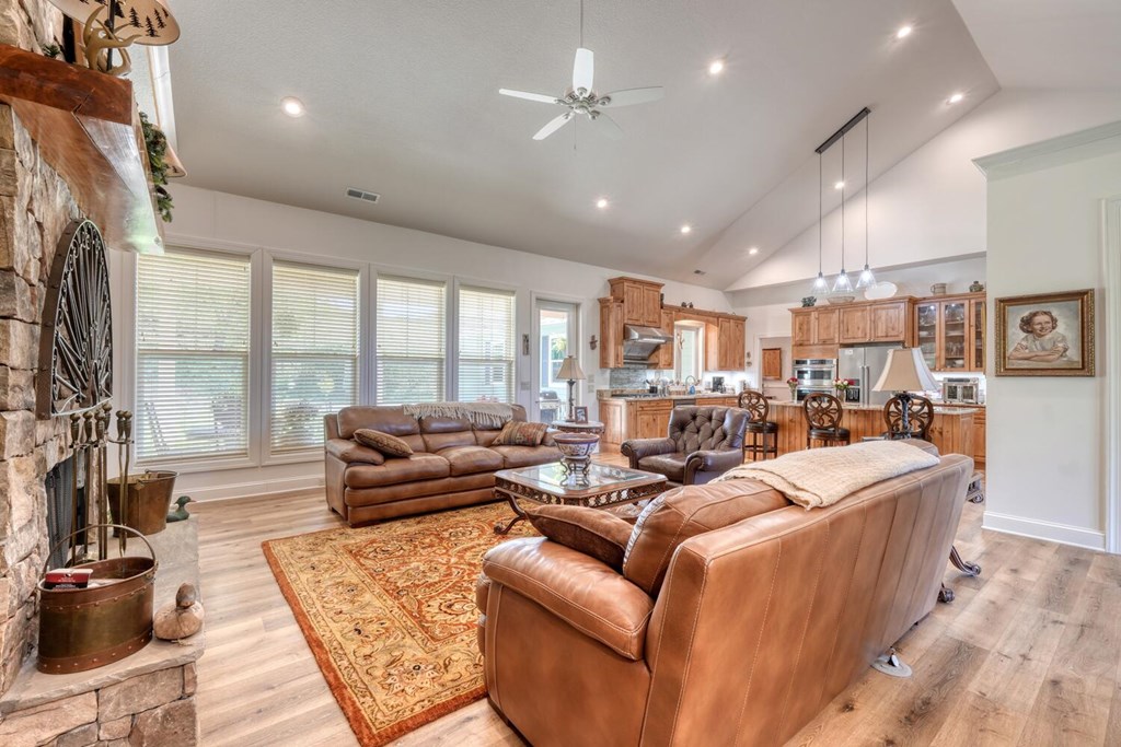 414932 Hayesville Residential