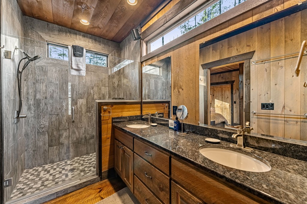 414944 Blue Ridge Residential