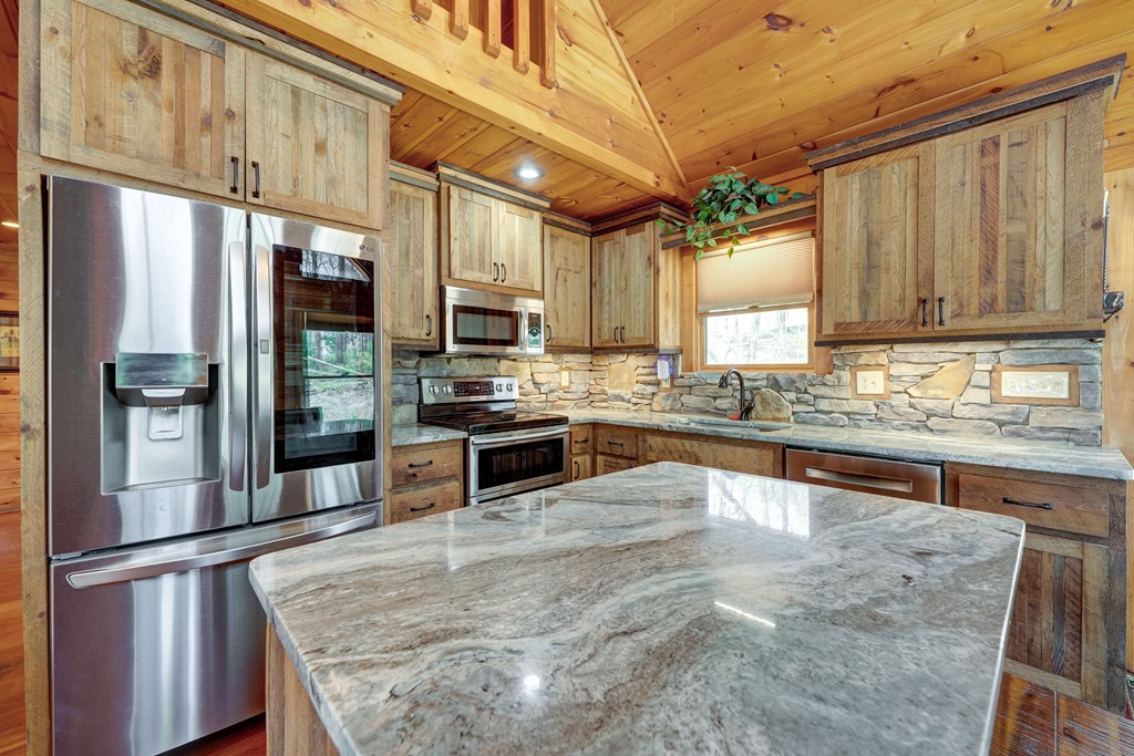 414976 Mineral Bluff Residential