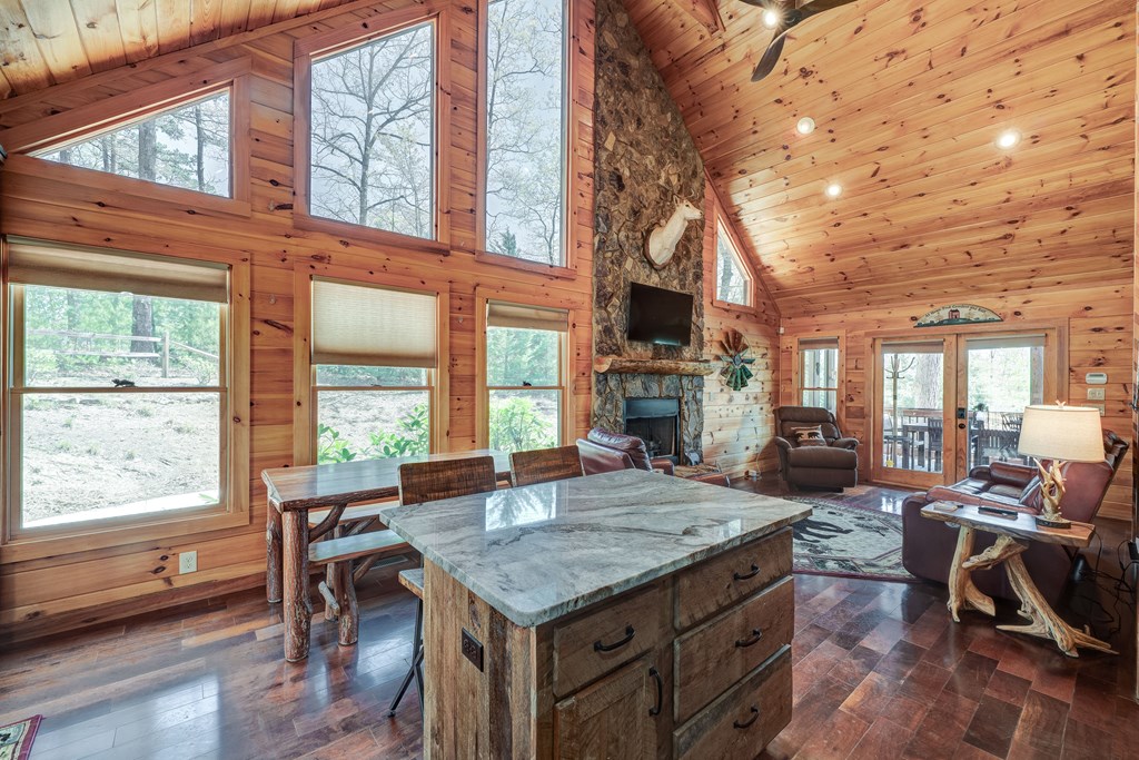 414976 Mineral Bluff Residential