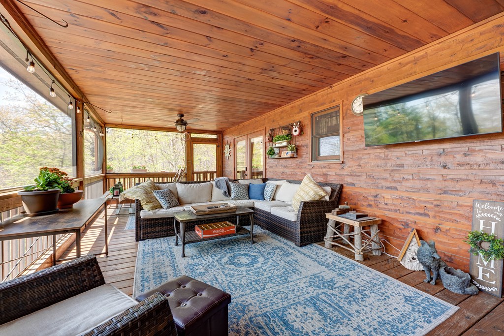 414976 Mineral Bluff Residential
