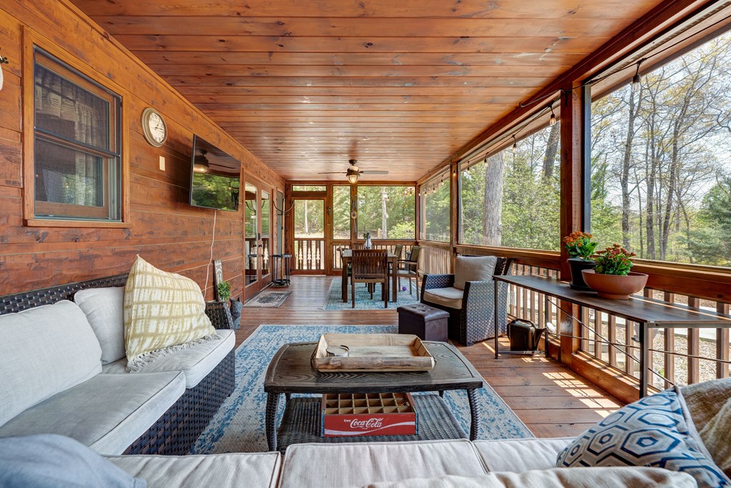 414976 Mineral Bluff Residential