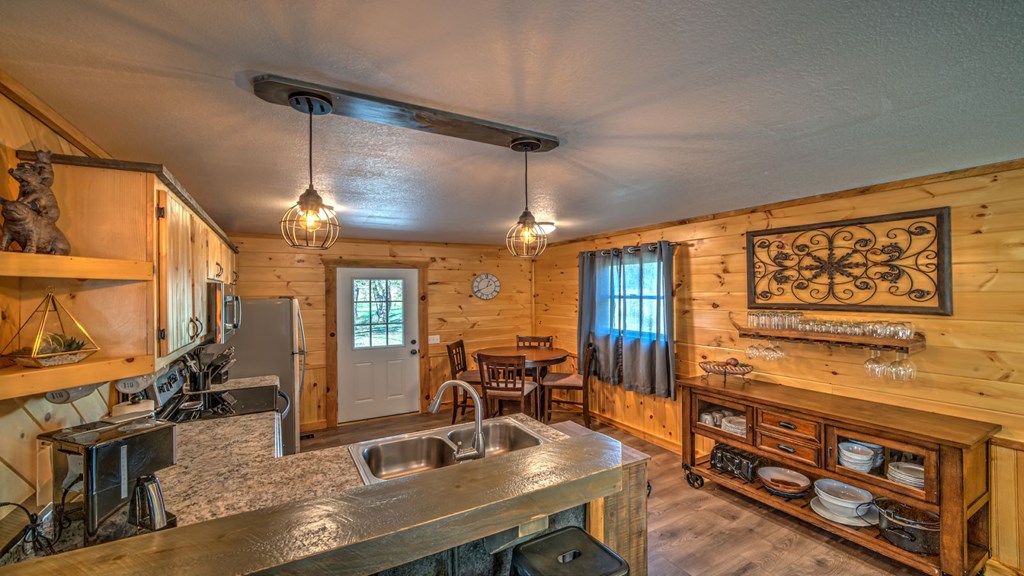414978 Mineral Bluff Residential