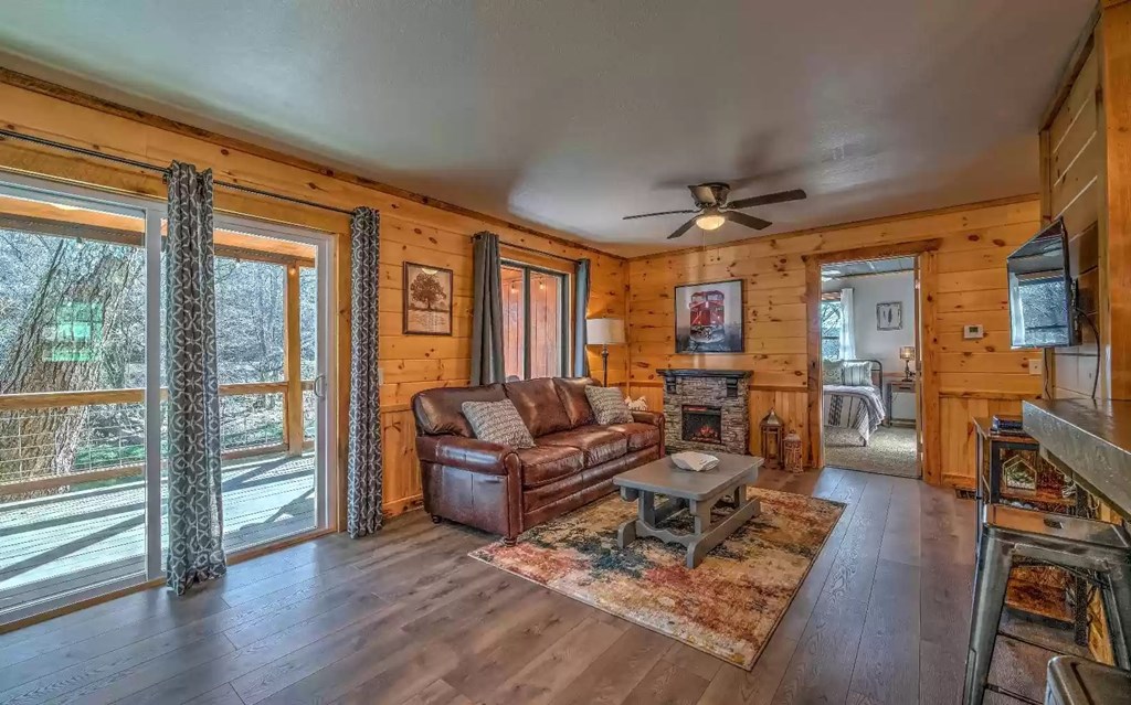 414978 Mineral Bluff Residential