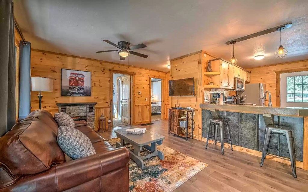414978 Mineral Bluff Residential